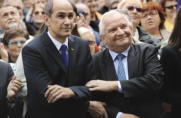 Predsednik Evropske ljudske stranke Joseph Daul in Janez Janša na shodu v podporo SDS in SLS in NSi v Ljubljani 18. maja 2014
