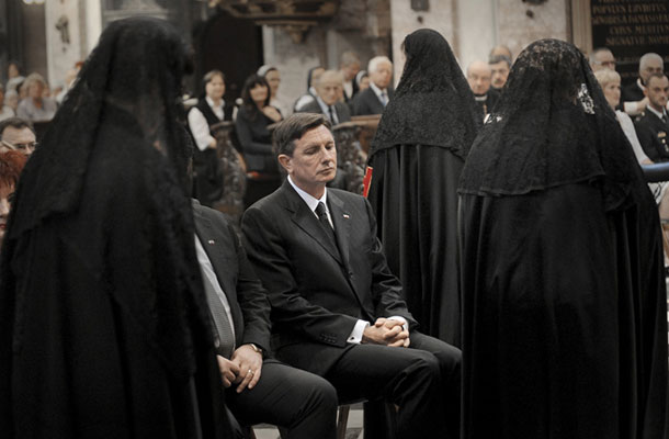 Foto tedna: Predsednik republike Borut Pahor med mašo za domovino v ljubljanski stolnici