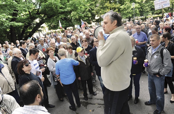 Zborovanje za Janšo pred ljubljanskim sodiščem