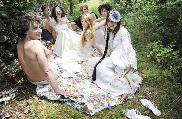 Who is Amanda, senzorični teater na Festivalu sivke, Ivanji Grad 