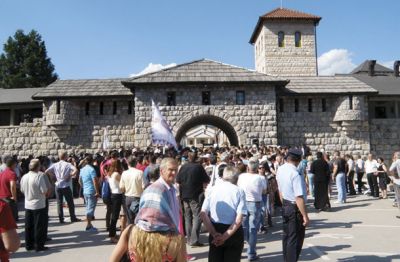 Kamengrad izgleda kot kulisa za naslednji Kusturićev film
