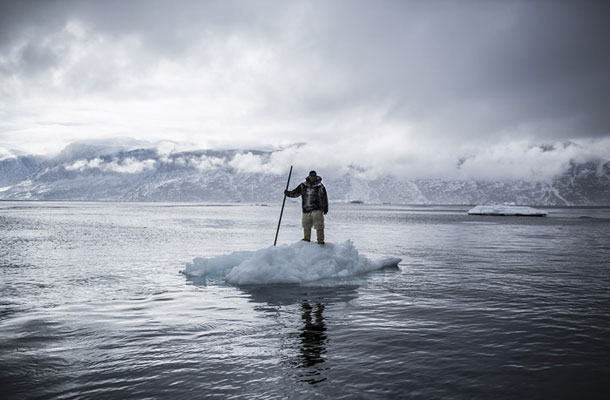 Iz serije Na tankem ledu (na fotografiji 64-letni lovec Alberth Lukassen) 