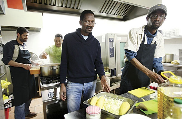 Jaber Elmasry (skrajno levo) in Max Zimani (drugi z desne) v srečnejših časih