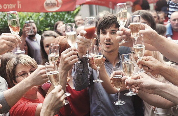 Govorci Združene levice so na volilnih soočenjih, zlasti Luka Mesec, z umirjenimi in argumentiranimi nastopi vzbudili pozornost širšega kroga javnosti