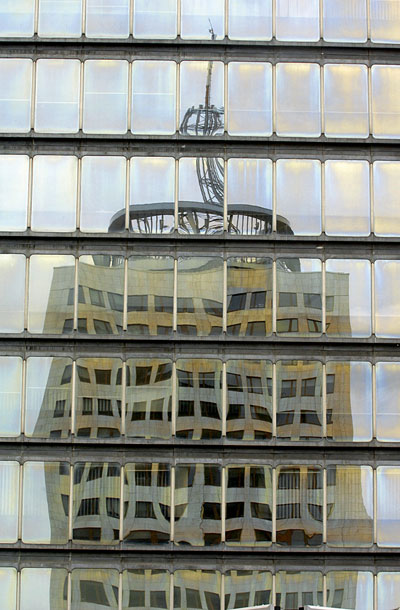Zaustavitev privatizacije:  Če bi želeli v Sloveniji spodbujati razvoj informacijskih tehnologij, ni smiselno Telekoma prodati nemškemu telekomu, ki je v Zagrebu razpustil razvojni oddelek in tam naredil svojo računovodsko izpostavo. 