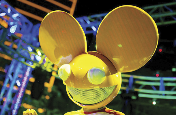 deadmau5: while(1<2)