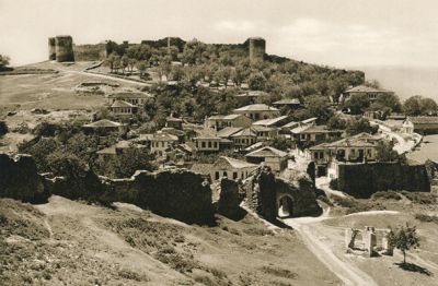 Ohrid, pogled na obzidje in mestna vrata Gorna Porta leta 1926.