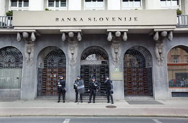 Slovensko bančno krizo že od leta 2010 dejansko organizira Banka Slovenije.