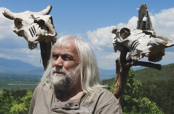 Pasko Kuzman, portret arheologa, pesnika in dolgoletnega direktorja direktorata za kulturno dediščino Makedonije.