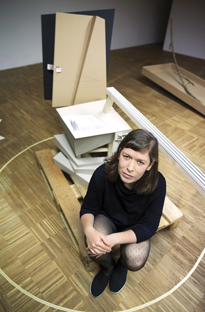 Lee Nevo: Neuradni urad za odstranitev upornih moralnih vprašanj, KC Tobačna 001, Ljubljana
