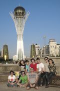 Bronasta slovenska olimpijska ekipa, 45. IPhO (Mednarodna fizikalna olimpijada), Astana, Kazahstan  / Foto neznana Astanka