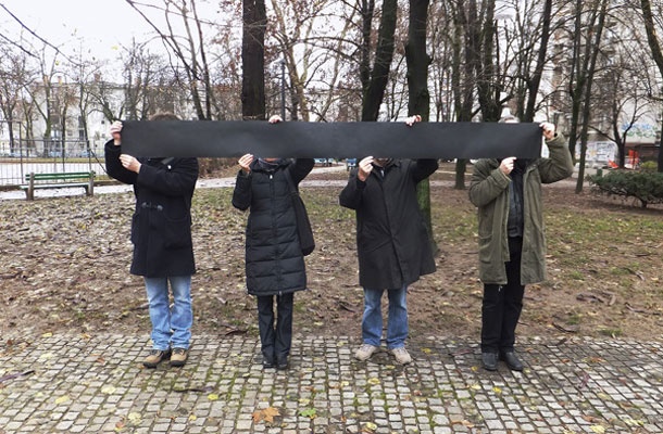 PLEH statement, živa skulptura, ki spomni na dneve skupine OHO