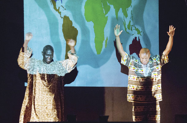 Idrissa Wade, Ibrahim Nouhoum, Neja Šmid, Saška Rakef: Klicni center, dokumentarna predstava, Gledališče Glej, Ljubljana