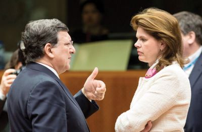 Se je morala Bratuškova ukloniti tedanjemu predsedniku evropske komisije Joséju Manuelu Barrosu? Dovolj so bile že pripombe nižjih uradnikov.   