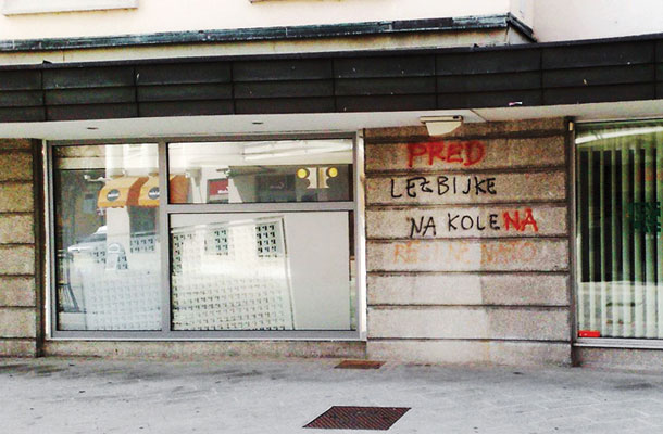 Najprej »na kole«, potem »na kolena« – grafit v Kranju 