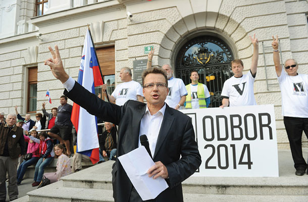 Govorci na zborovanjih civilne družbe pred ljubljanskim sodiščem: Podpredsednik SDS in nekdanji minister Zvonko Černač