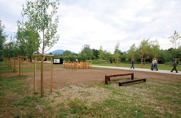 Na podlagi razstavljenega projekta realizirana parkovna ureditev med avtocestnim priključkom Ljubljana-Center in Ljubljanico. Stroški ureditve so znašali okoli 250 tisoč evrov.