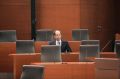 Foto tedna: Dušan Mramor na popravnem izpitu v državnem zboru (Tik preden je na zahtevo SDS ponovil prisego, ker so mu prvič ušle tri besede.)