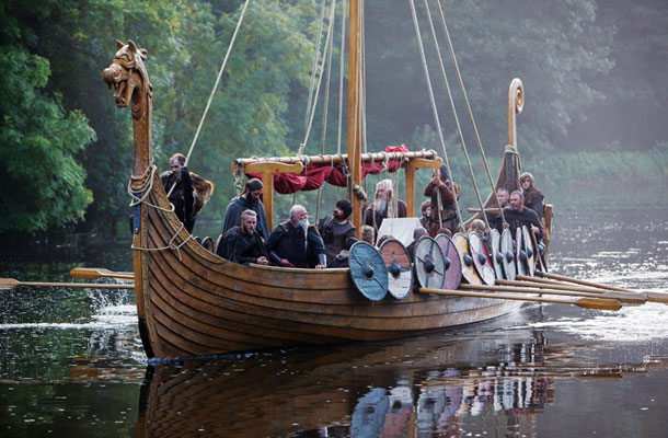 Prizor iz nove nadaljevanke Vikingi, ki popularizira legendo o hrabrih osvajalcih
