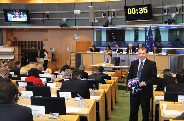 Češki poslanec Miroslav Poche med zaslišanjem Alenke Bratušek v odboru evropskega parlamenta / Foto Veronika Dospelova