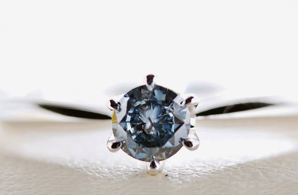 Diamant namesto groba