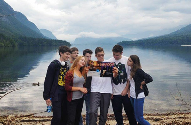 Horvijevi angelčki ob Bohinjskem jezeru / Foto Laura