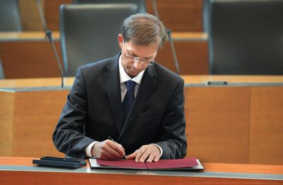 Desničar Miro Cerar
