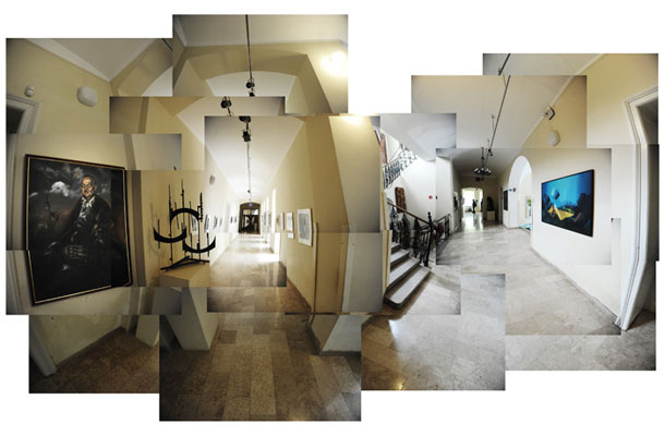Hodniki osnovne šole v Kostanjevici na Krki so že od petdesetih let prejšnjega stoletja svojevrstne galerije umetniških del.