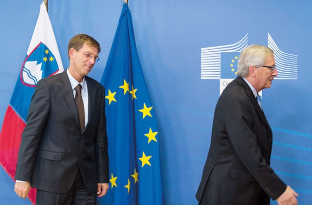 Predsednik slovenske vlade Miro Cerar je predsedniku evropske komisije Jean-Claudu Junckerju predstavil projekt gradnje drugega železniškega tira. Še pred kratkim se je gradnja drugega tira zdela znanstvena fantastika, saj država za tako drag projekt nima denarja. Po naših informacijah je stroške gradnje zdaj pripravljen pokriti zasebni investitor iz Kitajske, v zameno za koncesijo.