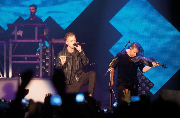 »Boy band« verzija zasedbe Coldplay je glasbeno dodelana in spevna, a žal prazna