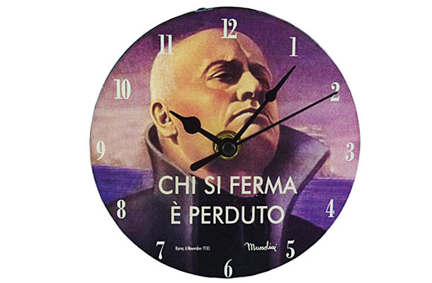 Ura z Mussolinijevim obrazom 