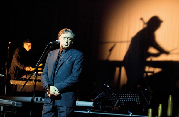 Einstürzende Neubauten: Berlinske legende v vsej svoji veličini in z izjemnim komentarjem o absurdnosti vojne