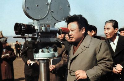 Oče Kim Džong Il na snemanju filma Pulgasari leta 1985