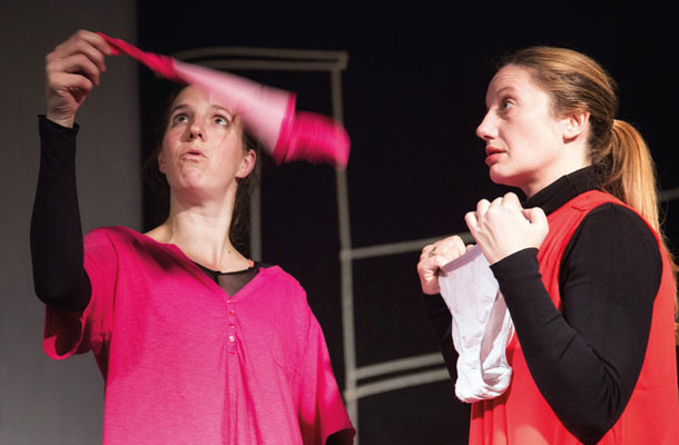 Irena Duša & Nataša Jereb: Rdeči cmeri, monospolno gledališče, otvoritev Lezbične četrti, Galerija Škuc, Ljubljana