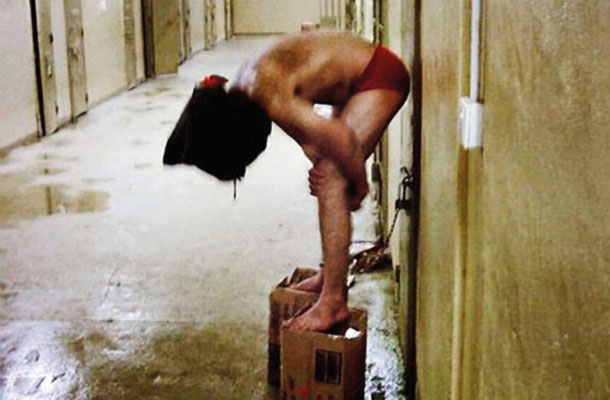 Mučenje po ameriško v iraškem zaporu Abu Graib 