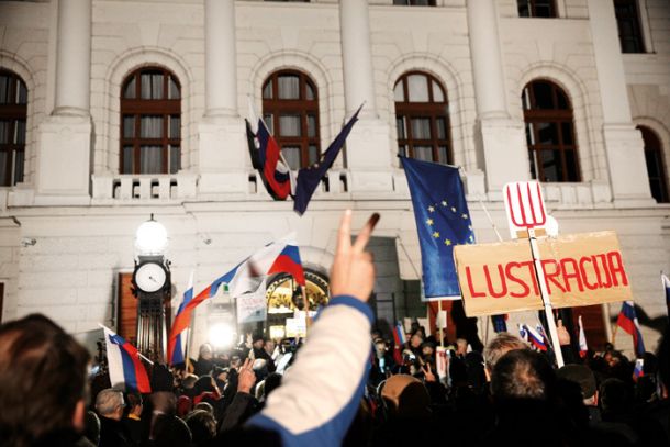 Eden od mnogih letošnjih protestov pred sodiščem v Ljubljani