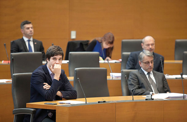 Ko je bil Luka Mesec prvič v parlamentu, je prišel tja na ekskurzijo s šolo. Drugič ga je v parlament na zaslišanje povabil Vinko Gorenak. Ko je v parlament prišel tretjič, je v parlamentarno stavbo vstopil kot poslanec.