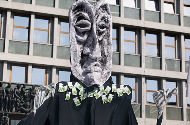 Shod koalicije proti tajnim sporazumom leta 2014 