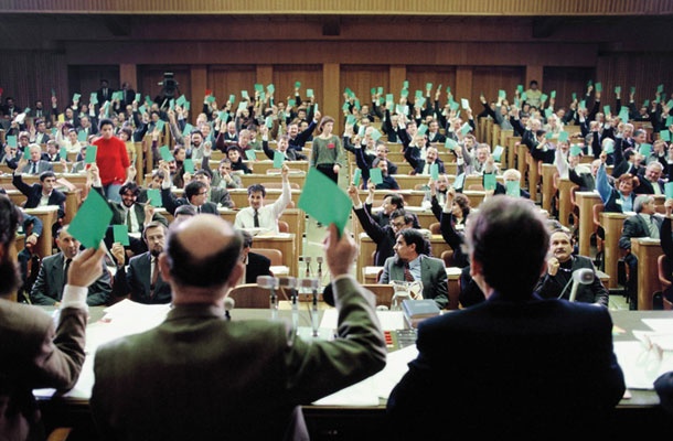 Glasovanje za plebiscit v slovenskem parlamentu leta 1990