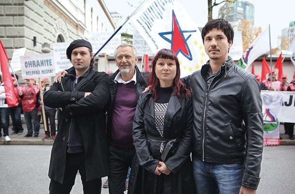 Poslanci Združene levice na protestu proti privatizaciji novembra 2014