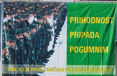 Retuširana fotografija na letošnjem postroju (brez zvezd)