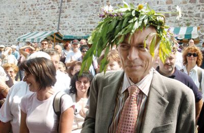 Pred desetimi leti smo se čudili Janezu Drnovšku. Postal je duhoven in hkrati največji kritik politike, ki jo je nekoč sam izvajal. Bil je tudi izredno priljubljen. Ob ustanovitvi njegovega Gibanja za pravičnost in razvoj je avgusta 2006 na grad Turjak prišlo več kot tri tisoč ljudi.