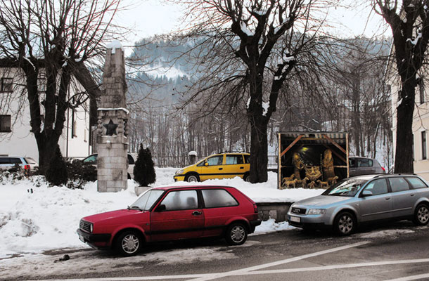 Jaslice in partizanski spomenik – skupaj v Idriji 