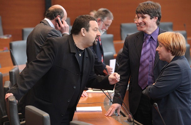 Damijan Perne (levo), direktor Psihiatrične bolnišnice Begunje, v času, ko je bil še poslanec