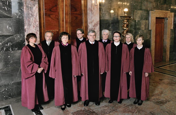 Ustavni sodniki: Jasna Pogačar, Ernest Petrič, Jadranka Sovdat, Jan Zobec, Miroslav Mozetič, Mitja Deisinger, Marta Klampfer, Etelka Korpič Horvat in Dunja Jadek Pensa