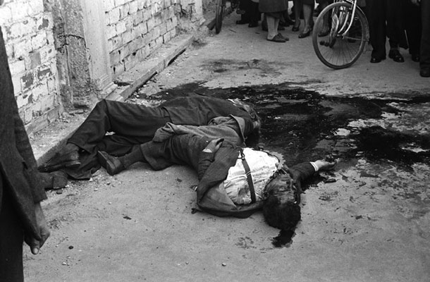 Fašista, ki so ju partizani usmrtili brez sojenja aprila 1945 v Milanu. Podobna usoda je doletela okoli 15.000 italijanskih fašistov.