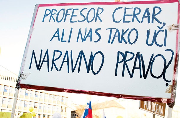 Posluh za nestrpne (na fotografiji protest koalicije Za otroke gre proti noveli zakona, ki izenačuje različne partnerske skupnosti 3. marca v Ljubljani)