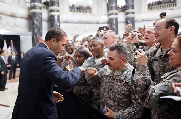 Ameriški predsednik Obama med obiskom v Iraku leta 2009