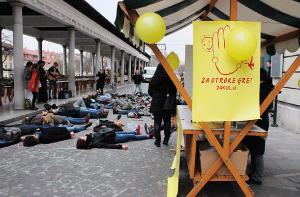 Foto tedna: Protest proti zbiranju podpisov za referendum o izenačitvi heteroseksualnih in homoseksualnih parov, Ljubljana