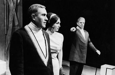 Dominik Smole, Antigona, režiser Slavko Jan, Drama SNG Ljubljana (sedaj SNG Drama Ljubljana), premiera 25. 12. 1960. Od leve proti desni: Jurij Souček (Kreon), Štefka Drolc (Ismena), Stane Sever (Teiresias) 